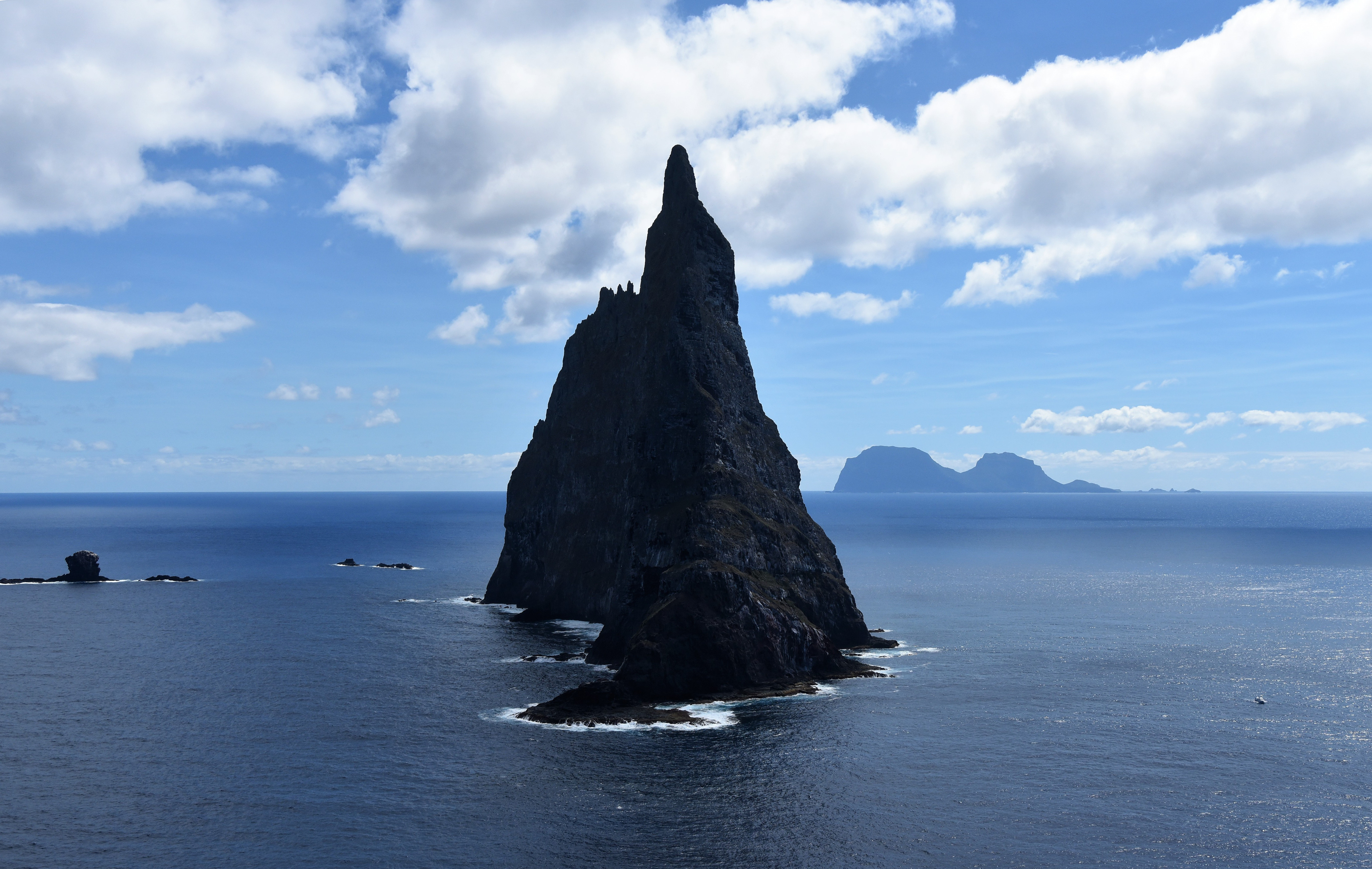 Balls pyramid: climbing the world's tallest sea stack dick smith